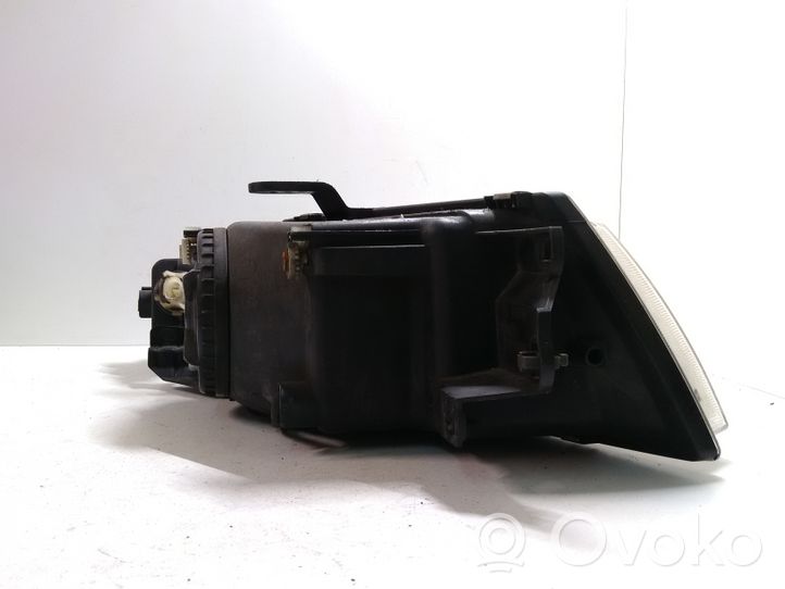 Mitsubishi Carisma Lampa przednia 15157700