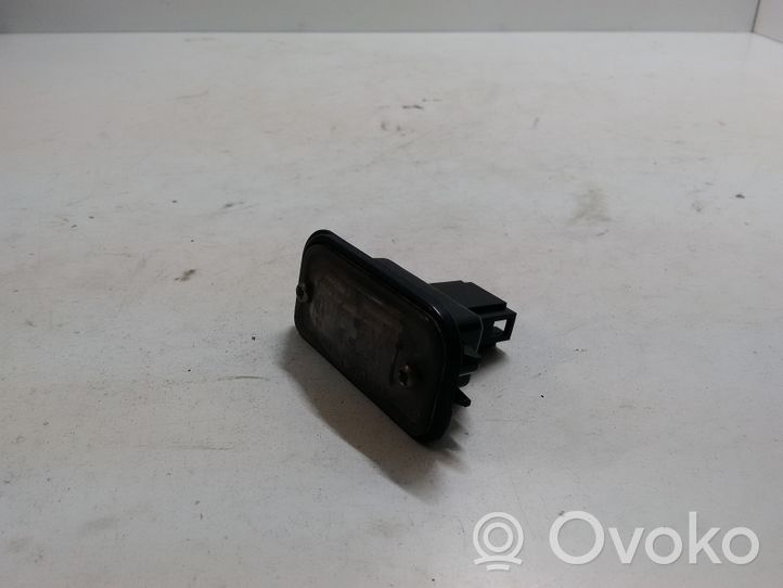 Mercedes-Benz C W203 Lampa oświetlenia tylnej tablicy rejestracyjnej 2038200066