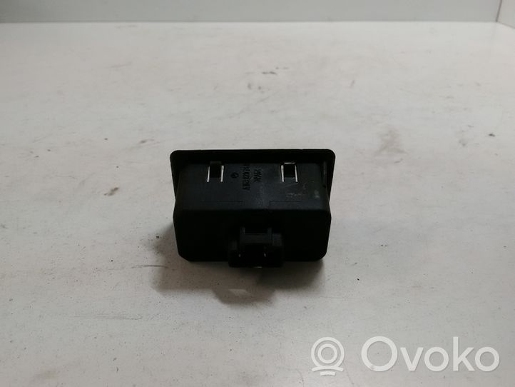 Mercedes-Benz ML W163 Luz interna puerta delantera A1638202401