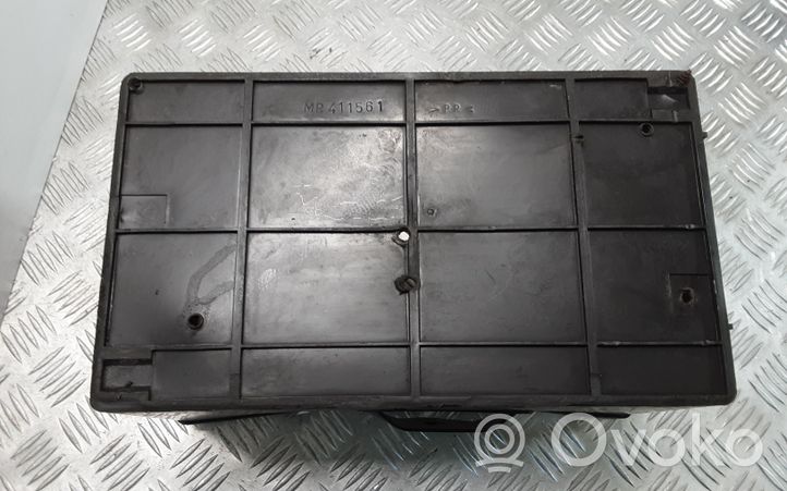 Mitsubishi Pajero Support boîte de batterie MR411561