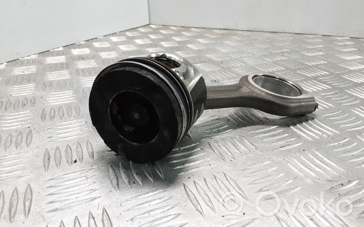 Peugeot 307 Piston avec bielle 