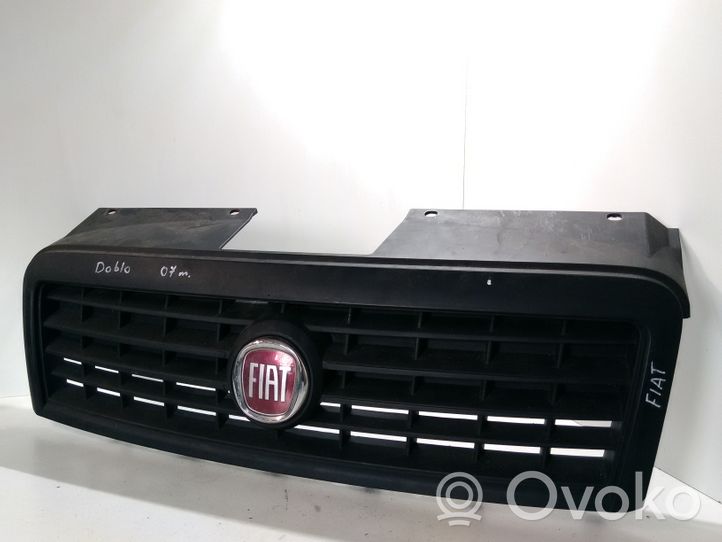 Fiat Doblo Maskownica / Grill / Atrapa górna chłodnicy 735395576