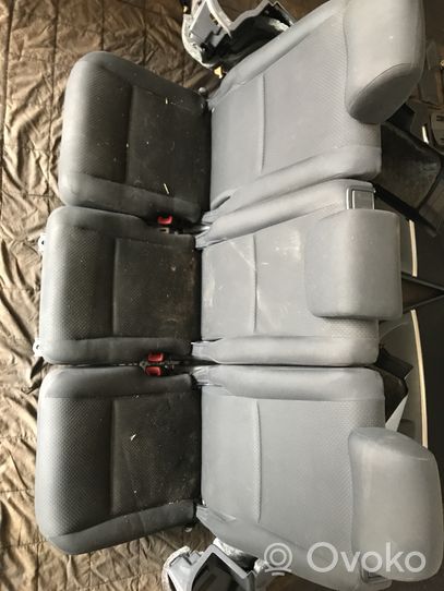 Toyota Corolla Verso E121 Set interni 