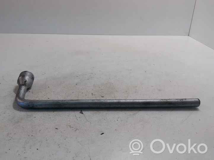 Mercedes-Benz C W203 Clé à écrou de roue 1205810246