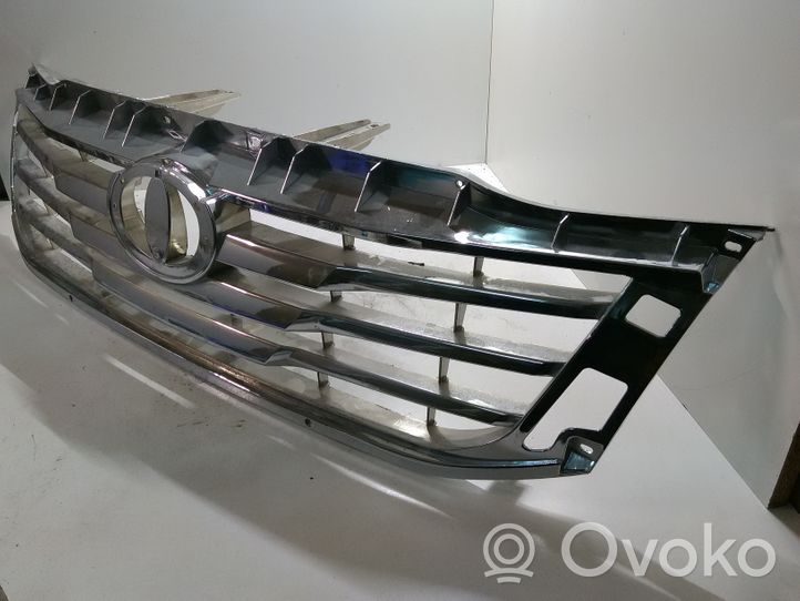 Toyota Hilux (AN10, AN20, AN30) Grille calandre supérieure de pare-chocs avant 531110K450670