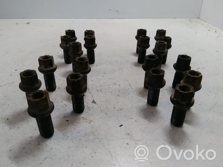 Volkswagen Caddy Nuts/bolts 