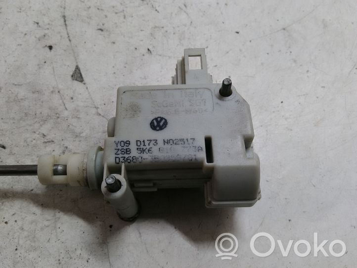 Volkswagen Golf VI Verrouillage du bouchon du réservoir de carburant 5K6810773A