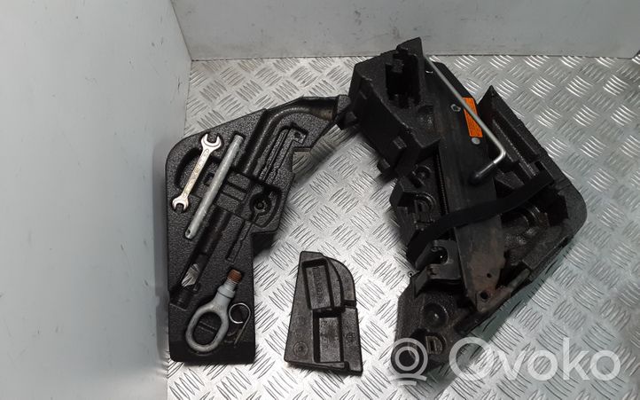 Porsche Cayenne (9PA) Set di attrezzi 7L0011031