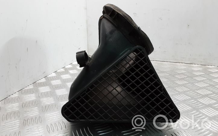 Volkswagen Touareg I Parte del condotto dell’aria del micro filtro dell’aria 7L0819049