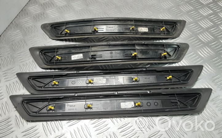 BMW 1 F20 F21 Set di rifiniture davanzale (interno) 51477263315