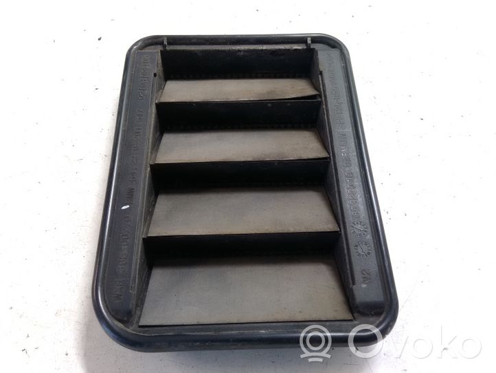 BMW 1 F20 F21 Quarter panel pressure vent 9201647