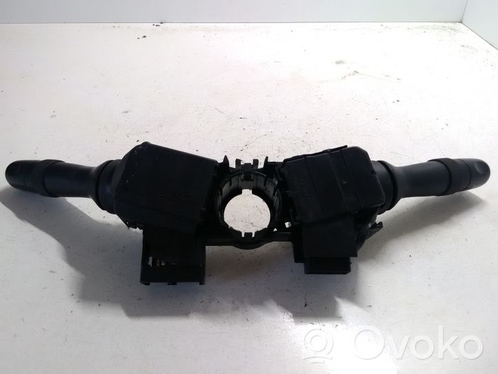 Toyota Avensis T270 Leva/interruttore dell’indicatore di direzione e tergicristallo 173832