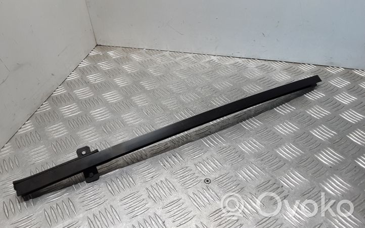 Volkswagen Touran I Takaoven tuulilasin kisko 1T0839407E