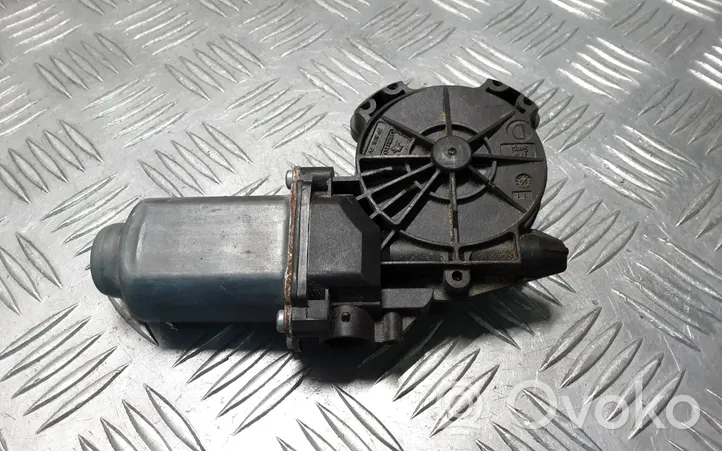 Nissan Qashqai Priekinis varikliukas langų pakėlėjo 402032E