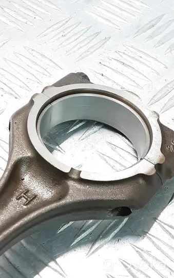 Mitsubishi Outlander Piston with connecting rod 4J11