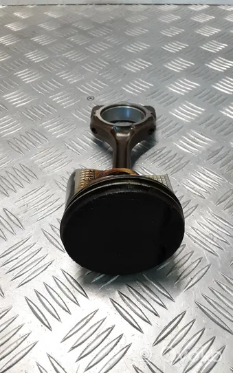 Mitsubishi Outlander Piston with connecting rod 