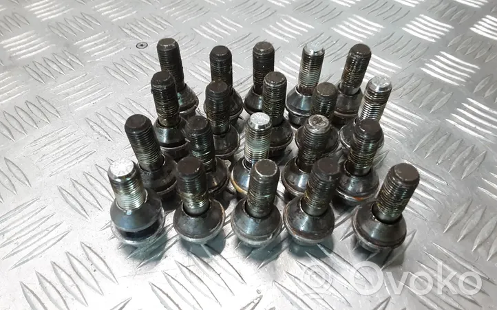 BMW 7 F01 F02 F03 F04 Nuts/bolts 