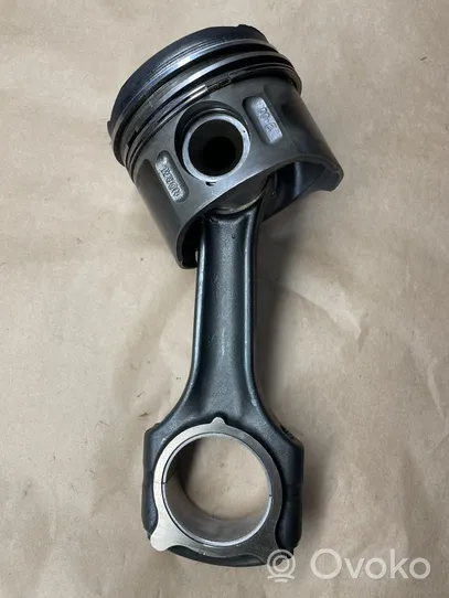 Mercedes-Benz E W210 Piston with connecting rod A6110300517