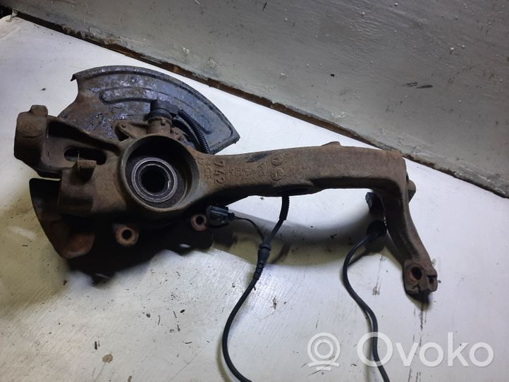 Volkswagen PASSAT B5.5 Cuscinetto a sfera della ruota anteriore 8B0607258