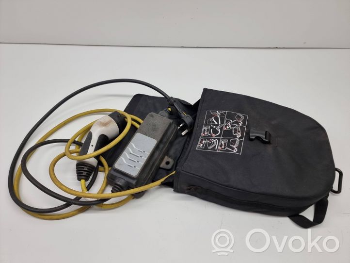 BMW 3 G20 G21 Battery charger (optional) 6818620