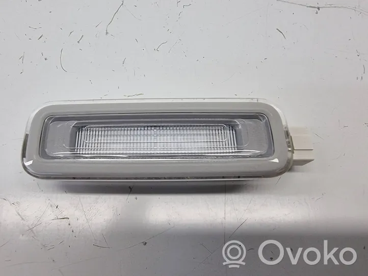 Audi Q7 4M Etuistuimen valo 4M0947105