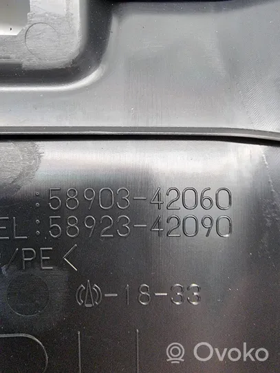 Toyota RAV 4 (XA50) Aizmugurējā gaisa - ventilācijas reste 5892342090
