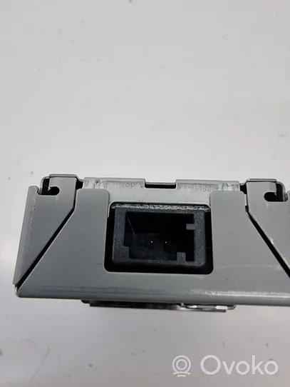 Toyota RAV 4 (XA50) Connecteur/prise USB 8553215010