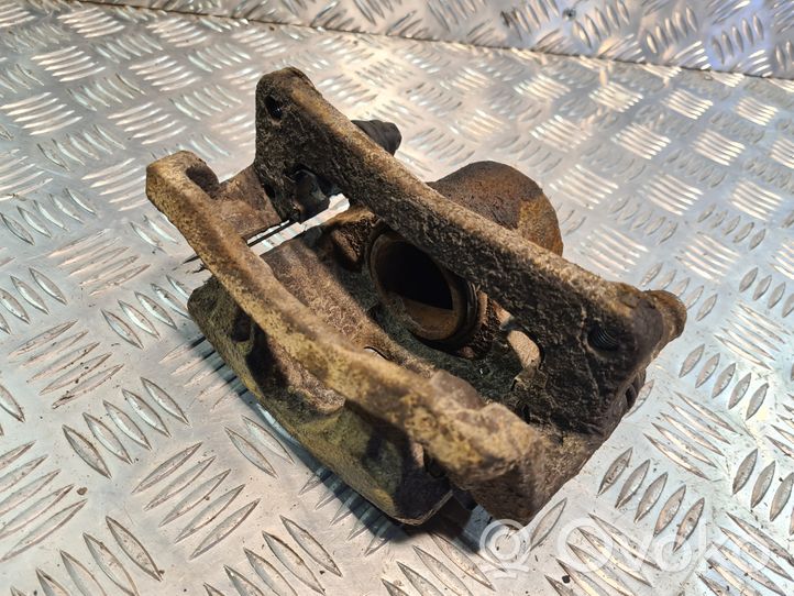 Subaru Impreza I Caliper de freno delantero 