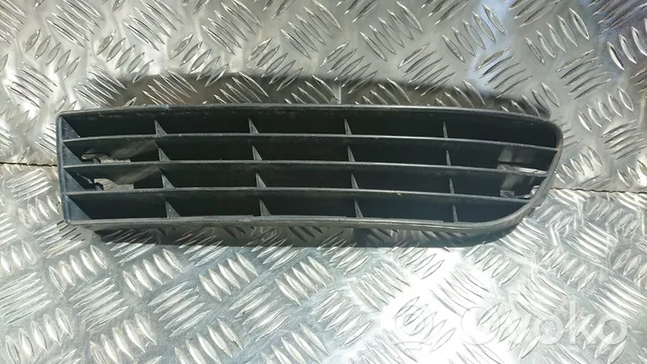 Audi A6 S6 C4 4A Grille inférieure de pare-chocs avant 4A0807345J