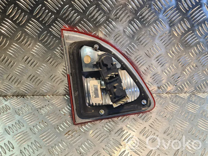 Ford Galaxy Lampy tylnej klapy bagażnika YM2113A602AB