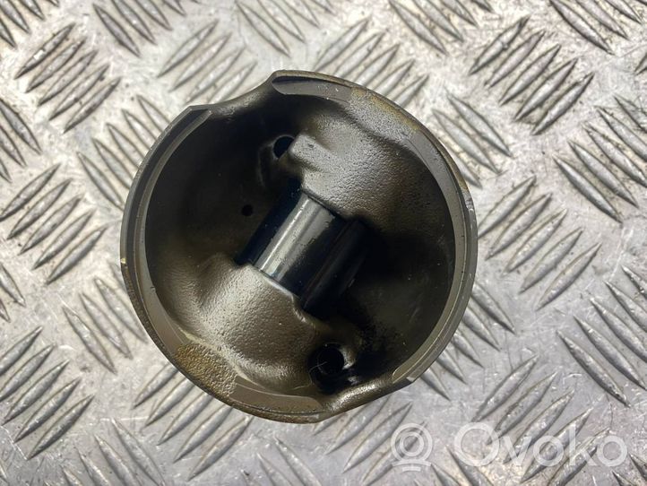 Mercedes-Benz ML W164 Piston 8370B