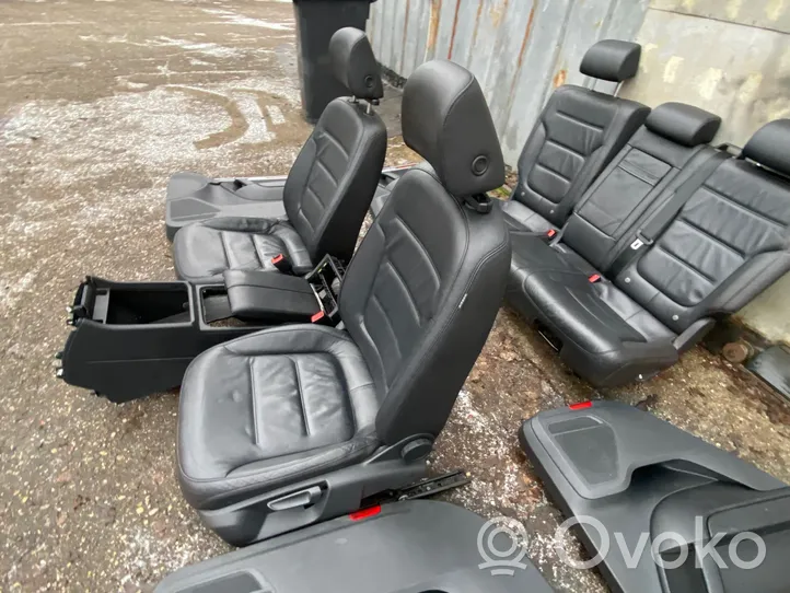 Volkswagen Touareg II Set interni 