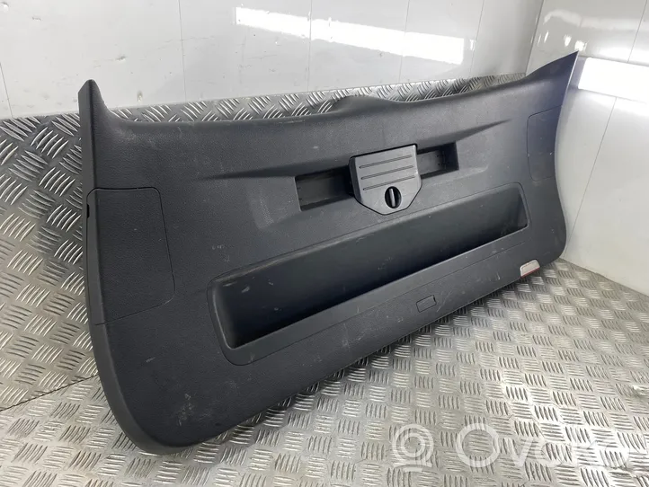 Volkswagen Touareg II Set rivestimento portellone posteriore/bagagliaio 7P6867601A