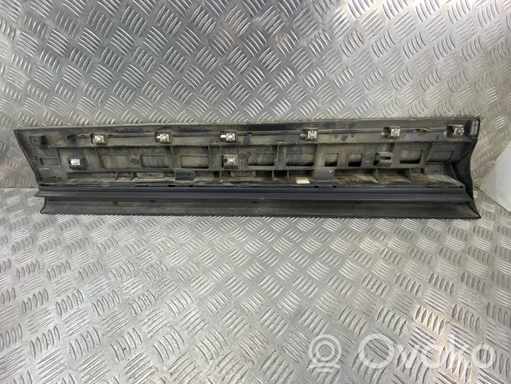 Volkswagen Touareg II Takaoven lista (muoto) 7P6854940C