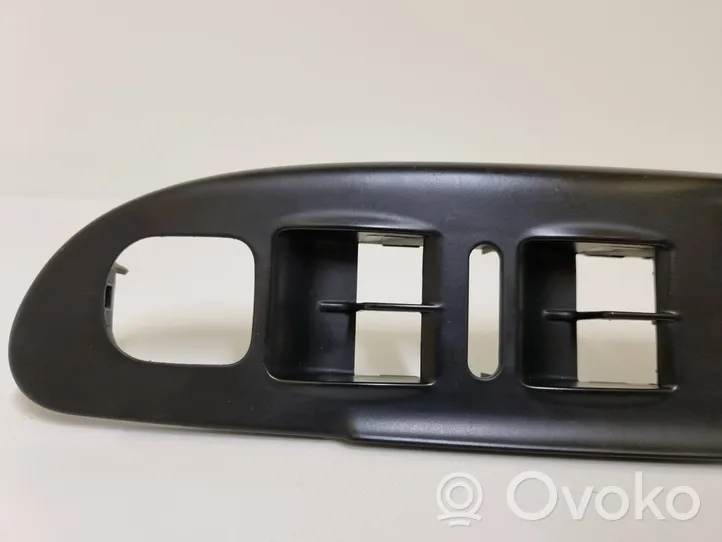 Volkswagen PASSAT B6 Front door interior handle trim 3C1867171B