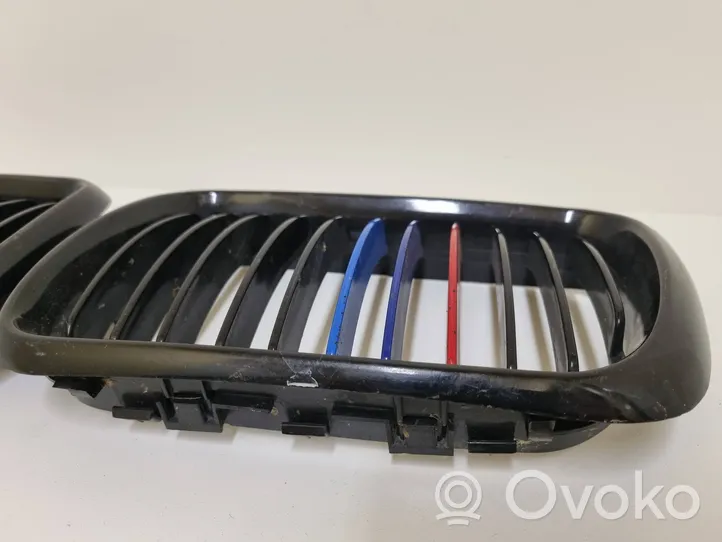 BMW 3 E36 Grille calandre supérieure de pare-chocs avant 