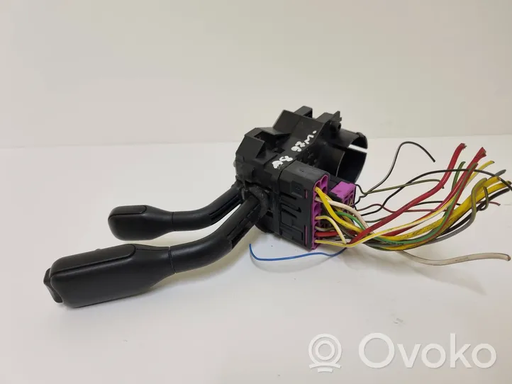 Audi A4 S4 B5 8D Leva/interruttore dell’indicatore di direzione e tergicristallo 4D0953513