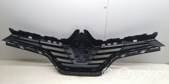 Renault Captur Grotelės viršutinės 623102335R