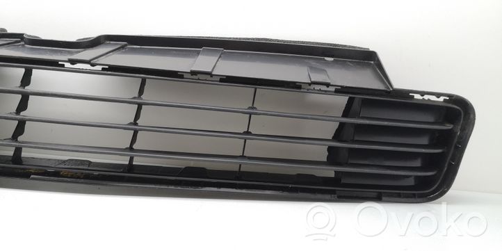 Toyota Prius (XW30) Front bumper upper radiator grill 5311247040