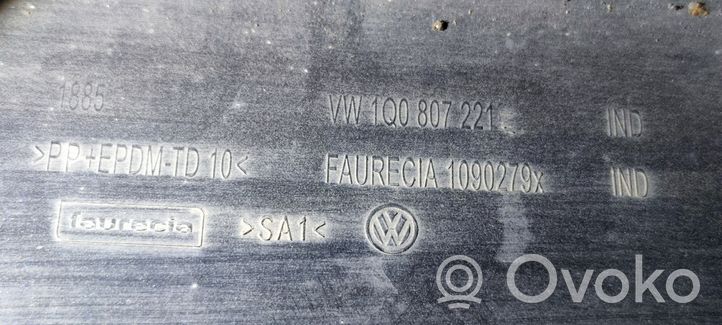 Volkswagen Eos Передний бампер 1Q0807221