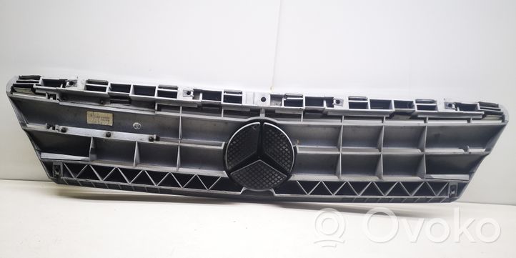 Mercedes-Benz A W168 Maskownica / Grill / Atrapa górna chłodnicy 