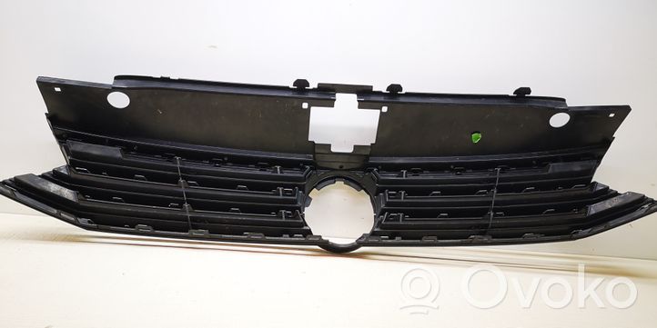 Volkswagen PASSAT B8 Front bumper upper radiator grill 3G0853653