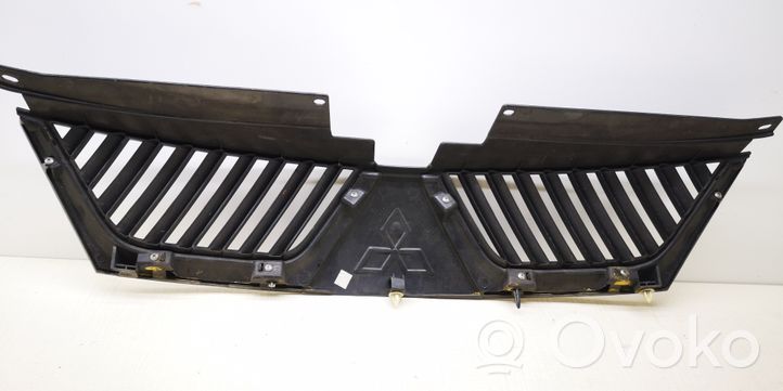 Mitsubishi Outlander Front bumper upper radiator grill 7450A037ZZ