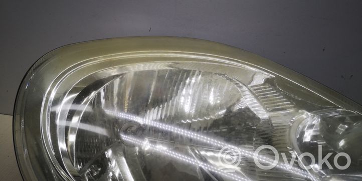 Opel Vivaro Lampa przednia 8200701356