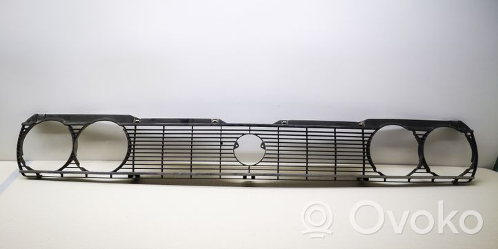 Volkswagen PASSAT Maskownica / Grill / Atrapa górna chłodnicy 321853653E