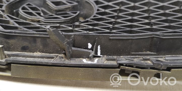 Mazda MPV II LW Grille calandre supérieure de pare-chocs avant LD4750712