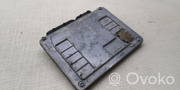 Volkswagen Polo Calculateur moteur ECU 03E906033L