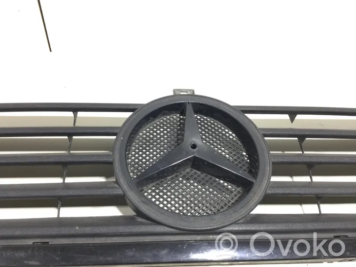 Mercedes-Benz Vito Viano W638 Atrapa chłodnicy / Grill A6388880415