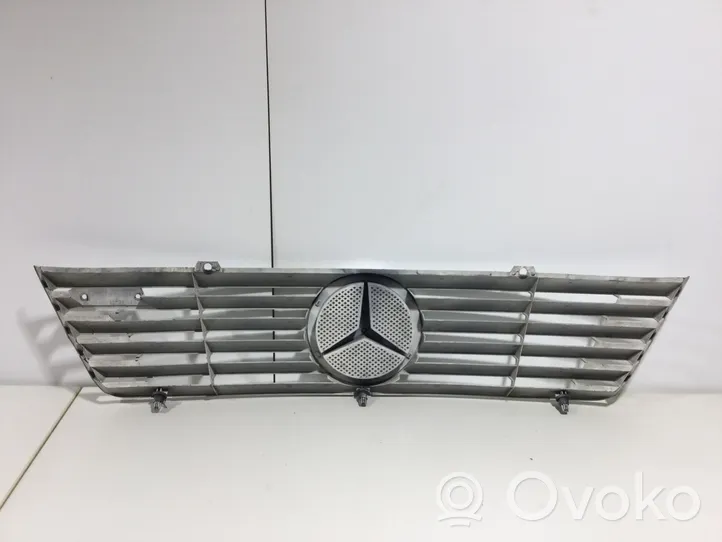 Mercedes-Benz Sprinter W901 W902 W903 W904 Atrapa chłodnicy / Grill 9018880223