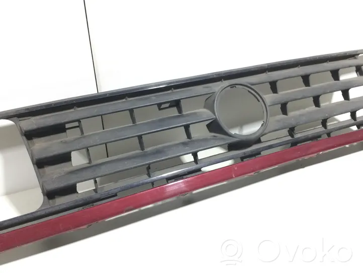 Volkswagen Jetta II Grille calandre supérieure de pare-chocs avant 165853653E